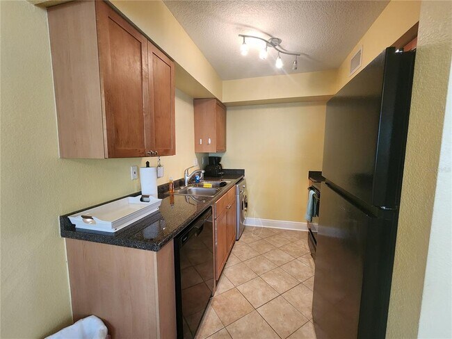 Building Photo - 5215 Coquina Key Dr SE