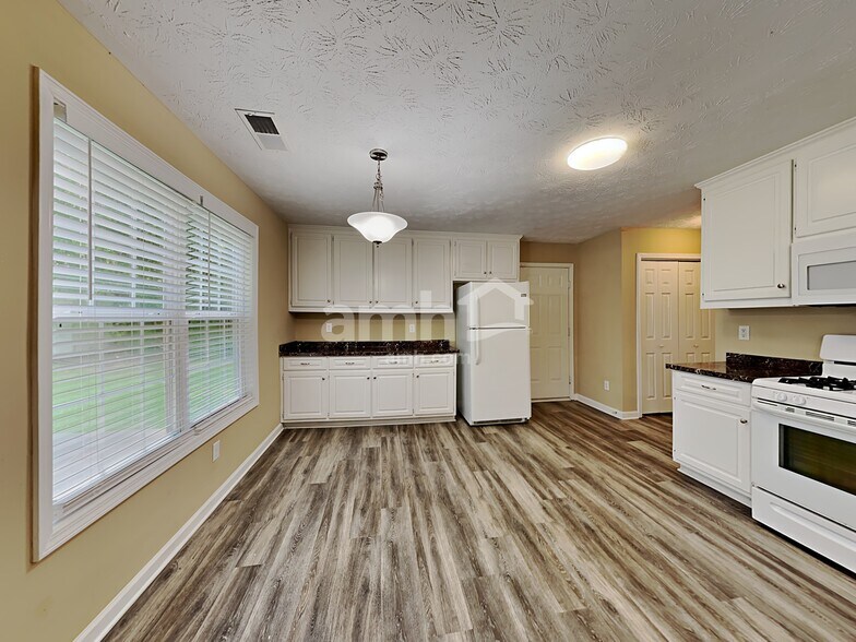 Building Photo - 2912 Canopy Cir