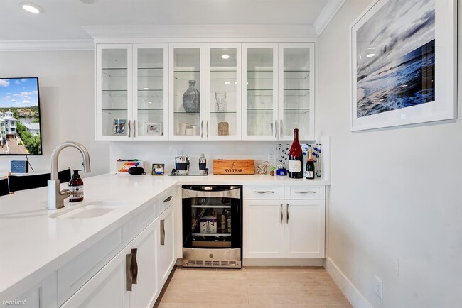 Building Photo - 3 br, 4.5 bath Townhome - 1045 Harbor Vill...