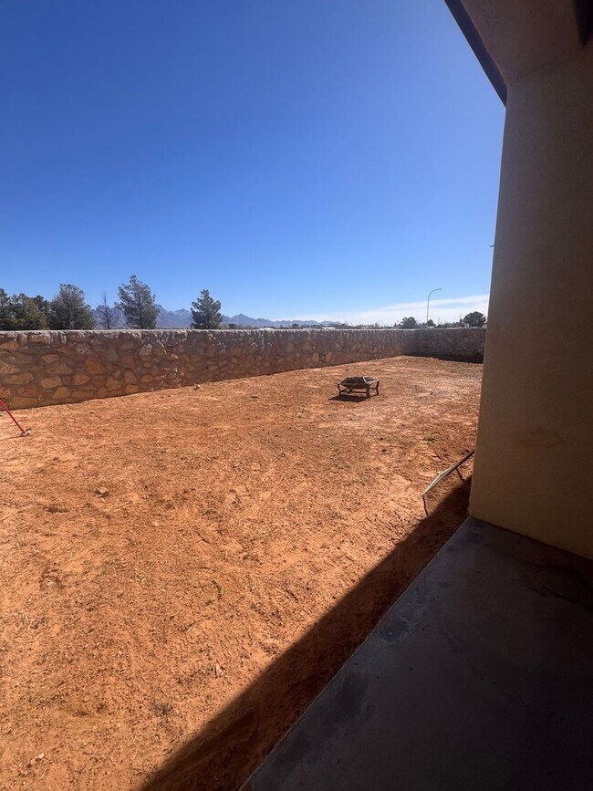 Building Photo - Beautiful newer townhome with Mountain View’s