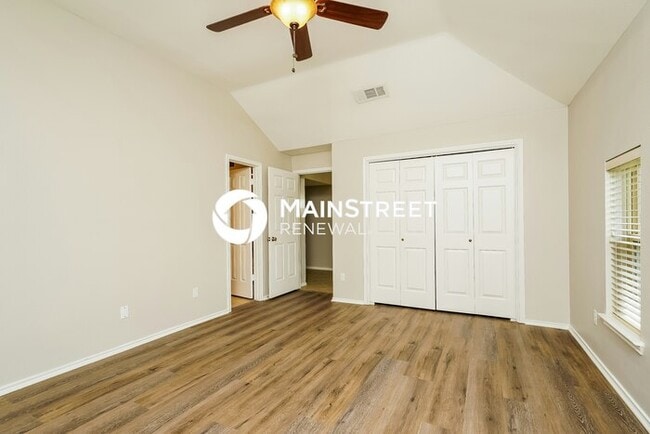 Building Photo - 3 Bedroom Pet-Friendly Home in Carrollton, TX with Main Street Renewal