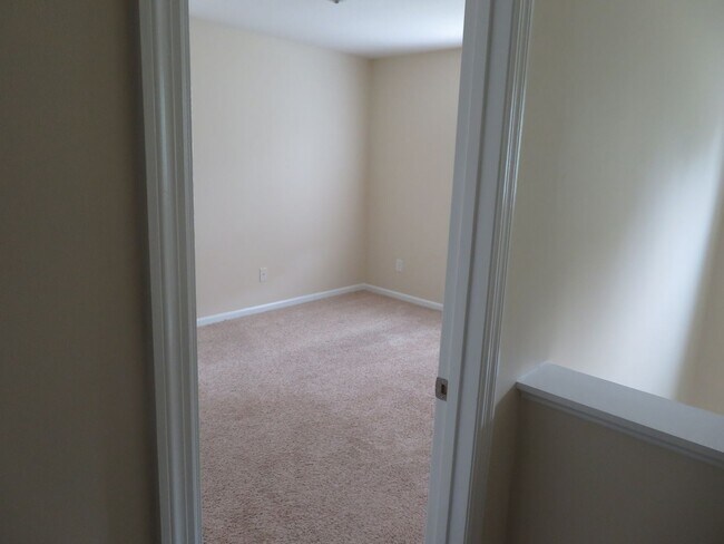 Building Photo - 3 Br 2.5 BA in Southwest