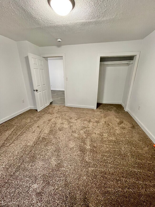 Building Photo - Affordable 3 Bed/1.5 Bath Near Downtown!