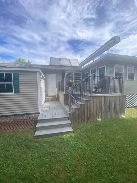 Building Photo - 2 Lawndale St