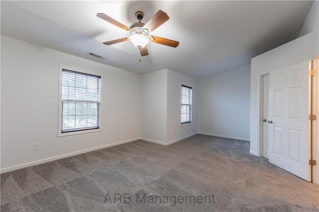 Building Photo - 4922 Sherwood Way