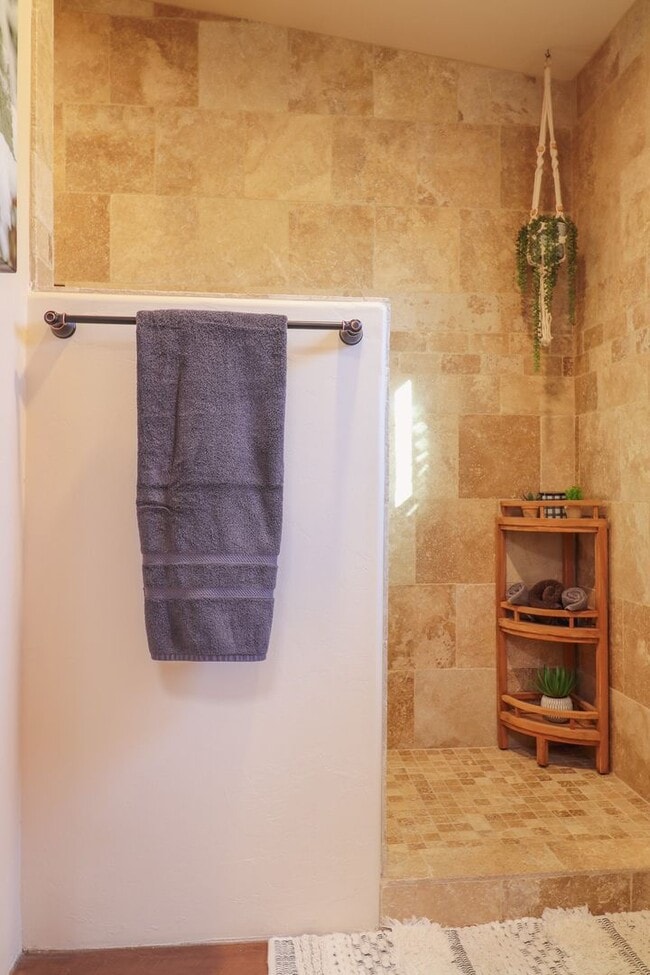 Building Photo - Contemporary Desert Beauty with Pool