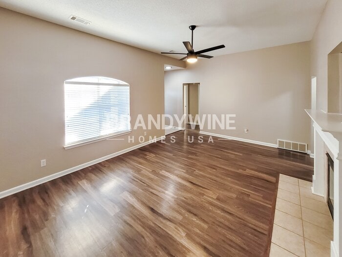 Building Photo - 10242 Evening Hill Dr