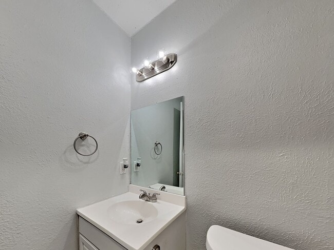 Building Photo - Remodeled 4-Bed, 2-Bath Home with Fenced Backyard in Mesquite, TX