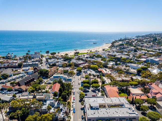 Building Photo - Coastal 1 bed 1 bath Available Now! 55+ Co...