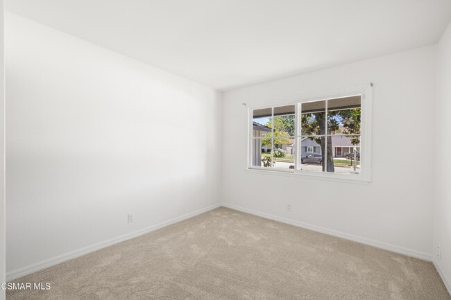 Building Photo - 41 Oakleaf Ave