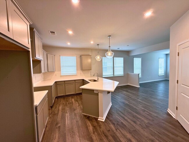 Building Photo - 144 Gervais Cir