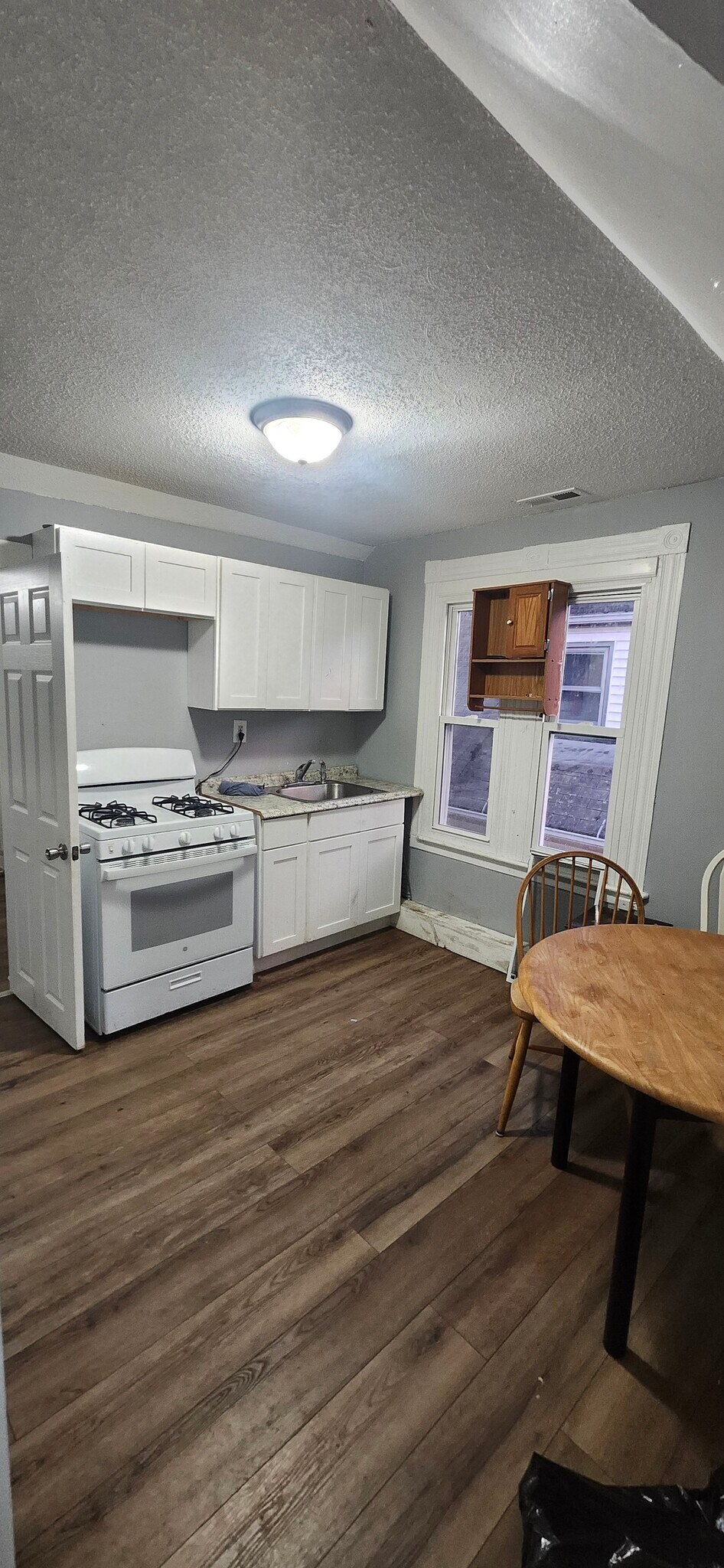 Building Photo - 49 Carmel St