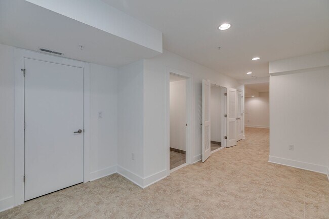 Building Photo - 322 Potts St