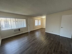 Building Photo - 325 N Glendora Ave