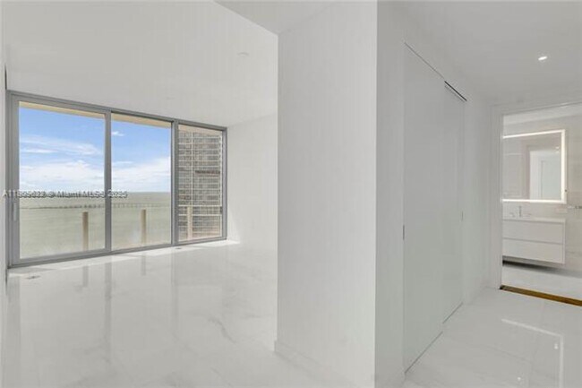 Building Photo - 300 Biscayne Blvd Way