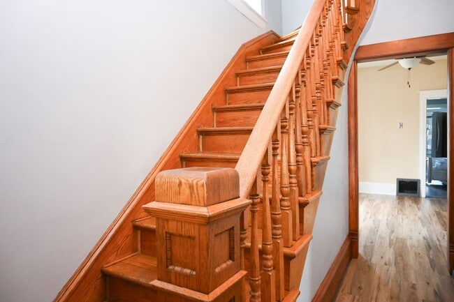 Building Photo - *Deposit Discount* Gorgeous 3 Bed 1 Bath H...