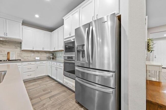 Building Photo - Beautiful 3 Bedroom PLUS bonus Room For Re...