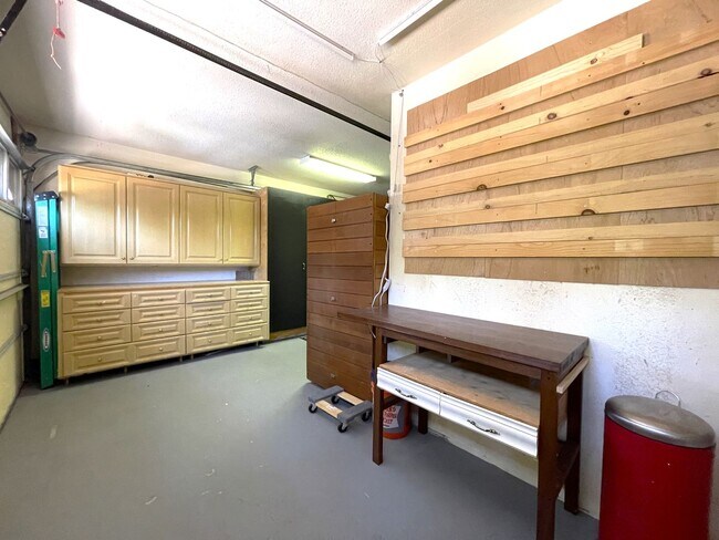 Building Photo - Custom 3-Bed, 2.5 -Bath Retreat with Luxury Features in Reseda