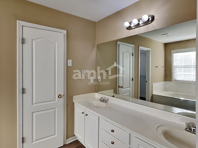 Building Photo - 1990 Turtle Creek Way