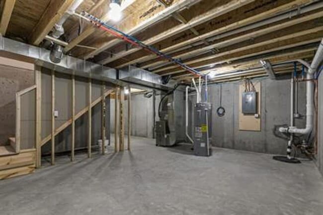 Building Photo - VIDEOTOUR: Newer Townhouse located in Neenah! PETS WELCOME