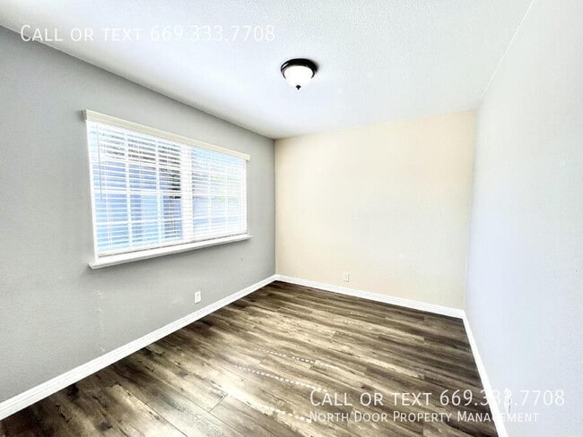 Building Photo - 3197 Bourgeois Way