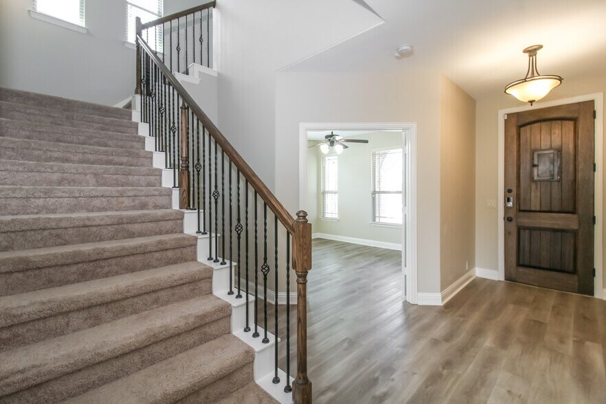 Building Photo - 1017 Snowbird Dr