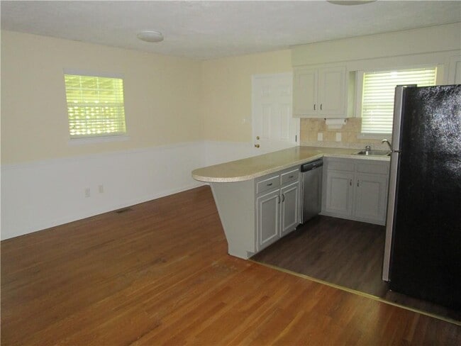 Building Photo - 3413 Lakeland Rd