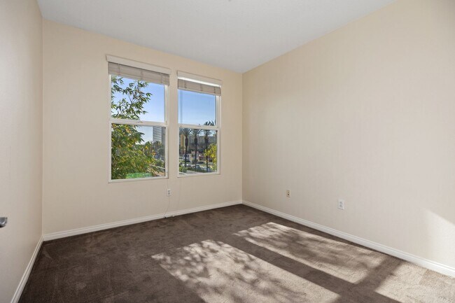 Building Photo - View Condo in Luxury Gated Community