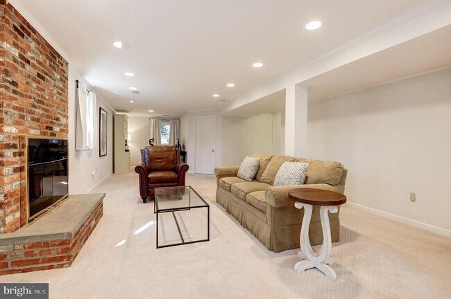 Building Photo - 8805 Honeybee Ln