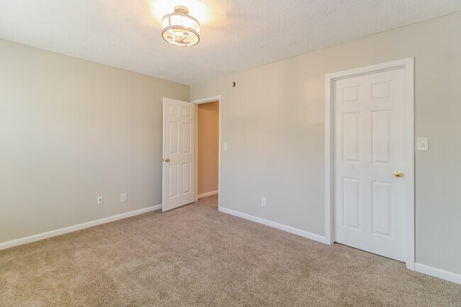 Building Photo - 1225 Hampton Park Dr