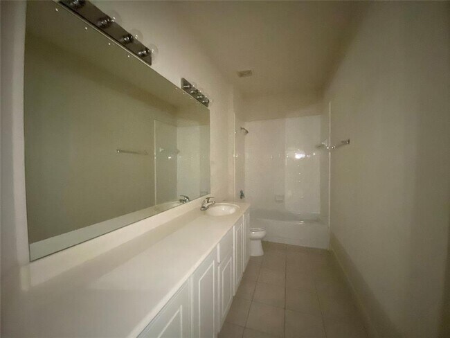Building Photo - 10122 Meridian Lakes Dr