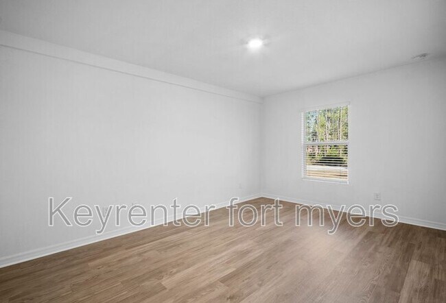 Building Photo - 341 Reeves St