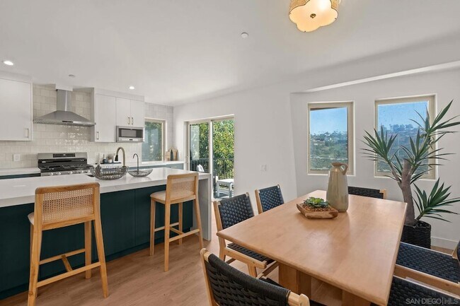 Building Photo - 2483 Oxford Ave