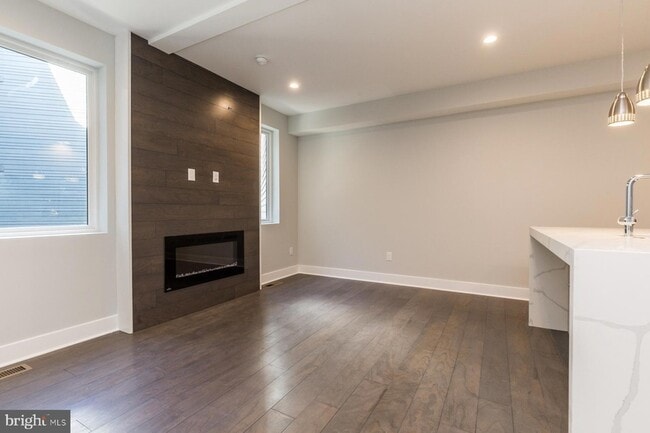 Building Photo - 1405 Frankford Ave