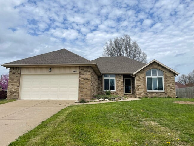 Primary Photo - Beautiful Nixa Subdivision