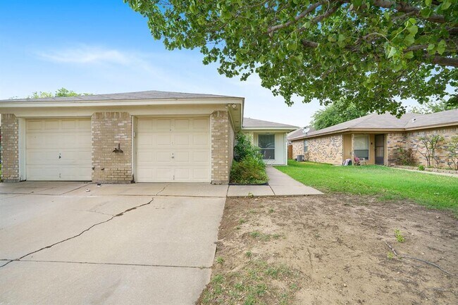 Building Photo - 3628 Hulen Park Cir