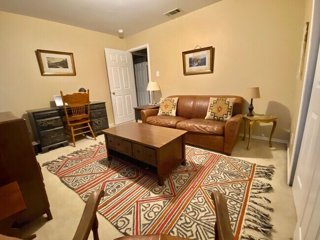 Building Photo - Beautiful 4 Bedroom Home in Gated Community!