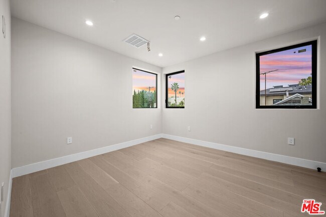 Building Photo - 1439 Edris Dr