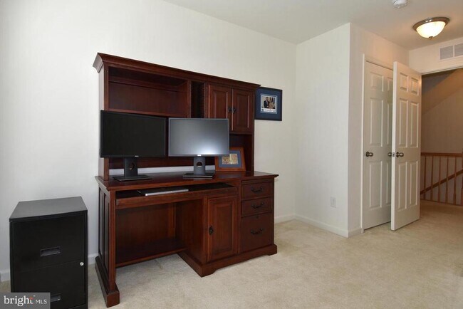 Building Photo - 45740 Winding Branch Terrace