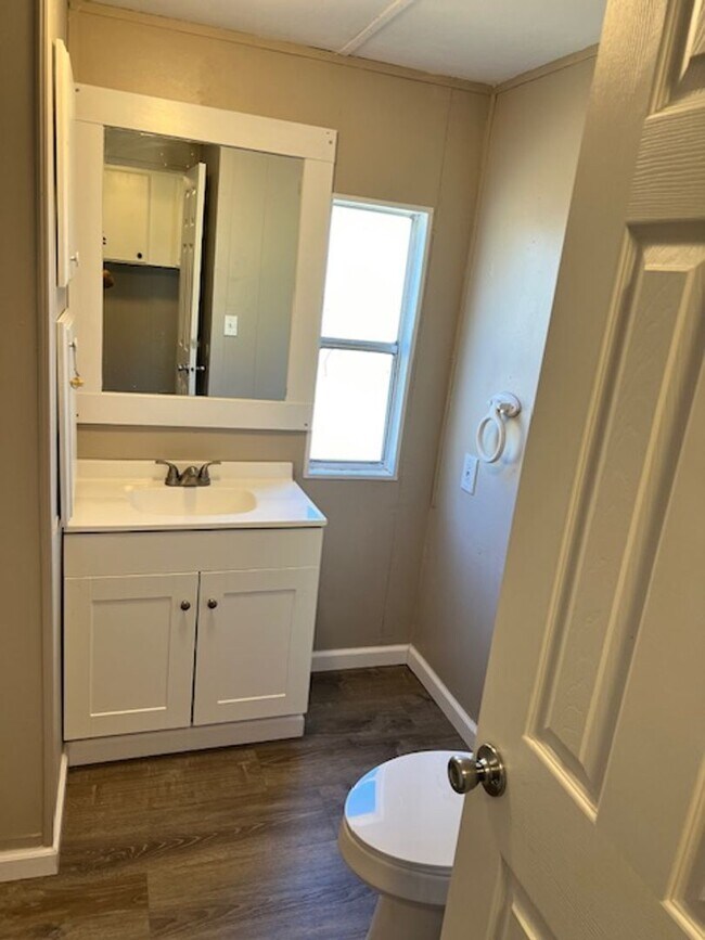 Building Photo - Fantastic 3 Bedroom/2 Bath Home