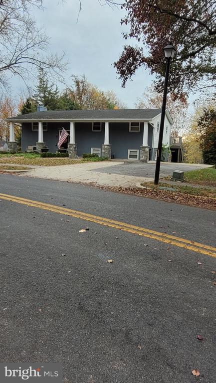 Building Photo - 557 Bellview Ave