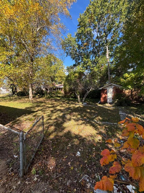 Building Photo - 909 E 1st St