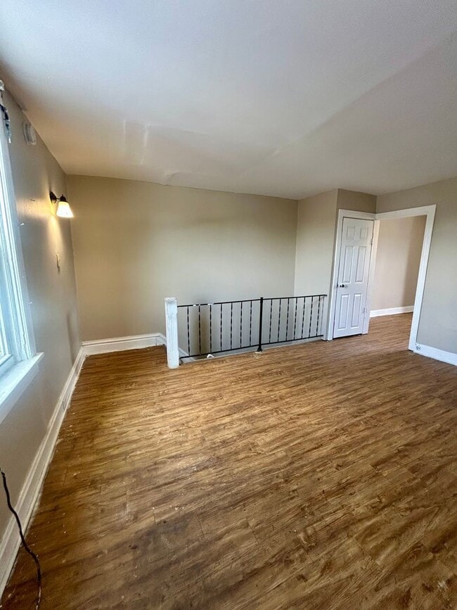 Building Photo - 5-bedroom Allison hill.
