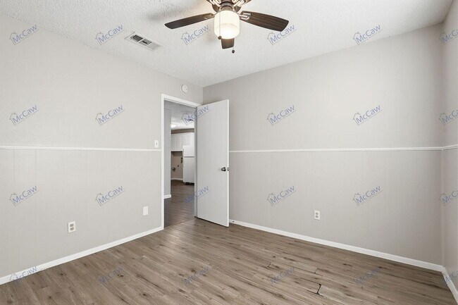 Building Photo - 217 Joyce St