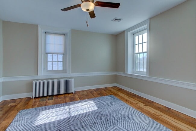 Building Photo - 796 Long Ln