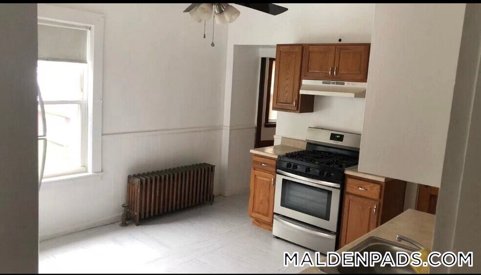 Primary Photo - 159 Main St