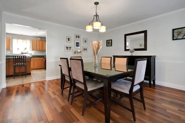 Building Photo - Charming Colonial on Quiet Cul-de-Sac