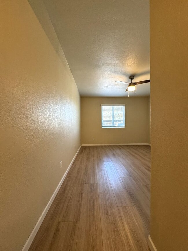 Building Photo - MELROSE DISTRICT CONDO WITH HUGE MOVE-IN SPECIAL – HALF OFF FIRST & SECOND MONTH’S RENT!