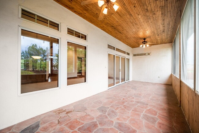 Building Photo - "Spacious 4-Bedroom, 4.5 Bathroom 4792 sq. ft. Retreat with Scenic Views and Cozy Fireplace in St...