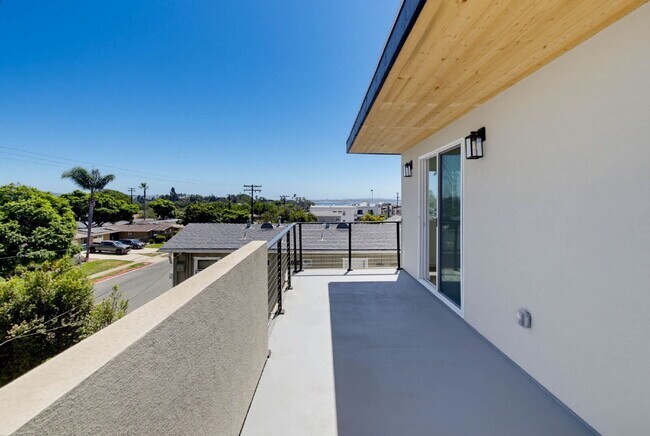 Building Photo - Breathtaking Bay Views & Large Private Deck - Walking Distance To Mission Bay